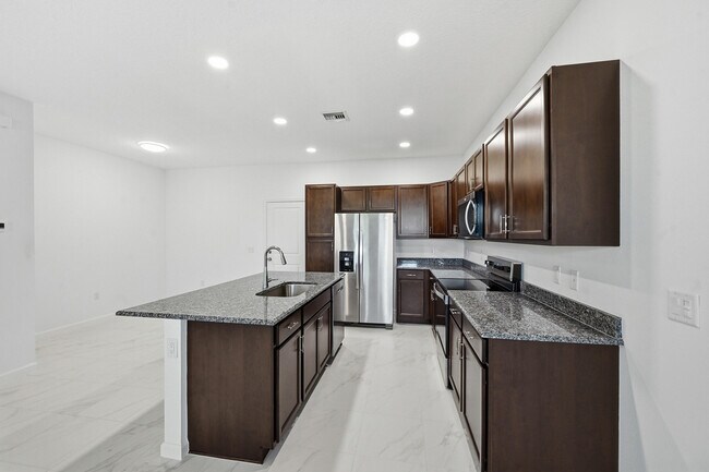 Foto del edificio - 4910 Longwood Lake Sq