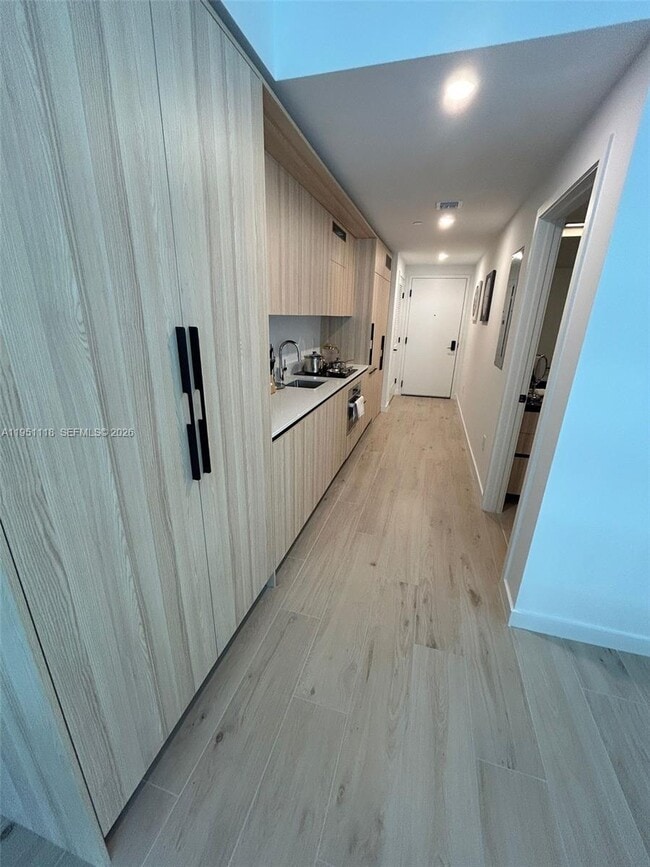 Foto del edificio - 225 N Miami Ave