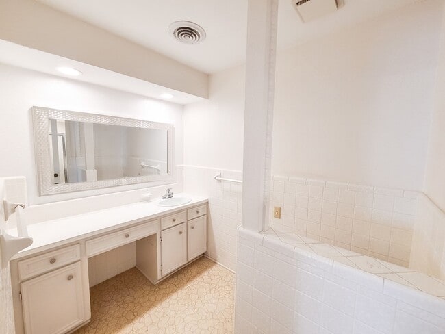 Foto del edificio - 2900 Goddard Pl