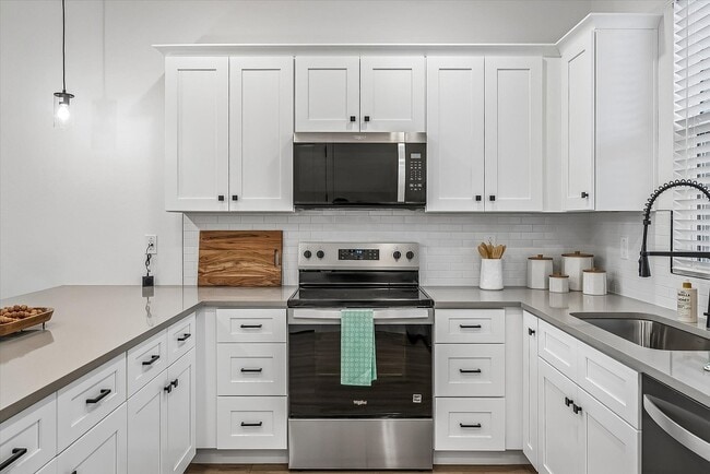Rev3 at Avondale Station - Rev3 at Avondale Station | Homes for Rent