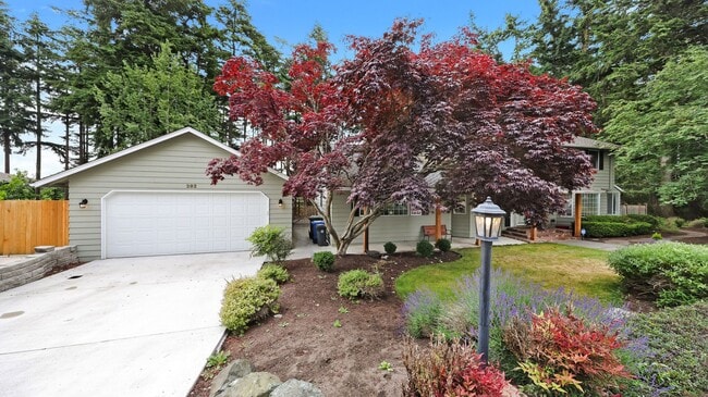 Building Photo - 4 Bed 2.5 Bath - RV Parking - Dog Friendly...