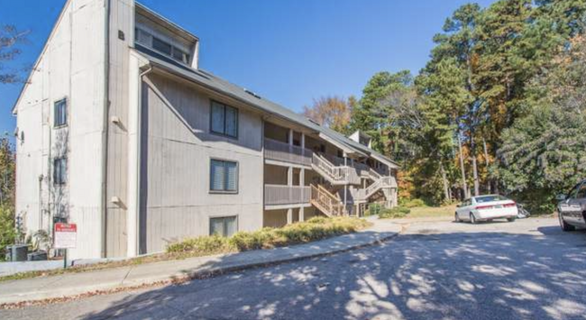 Building Photo - 3035 Huntleigh Dr