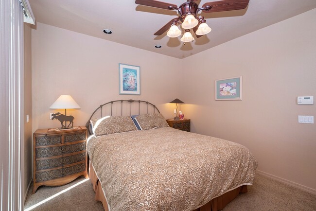 Foto del edificio - Furnished or Unfurnished, 1 Year Minimum -...