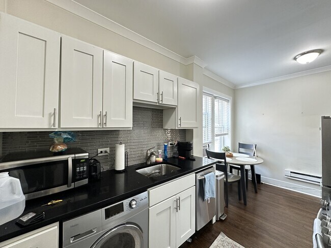 Building Photo - 3817.5 N Greenview Ave
