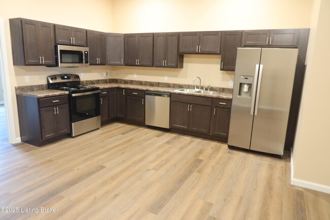 Building Photo - 112 Peonia Rd