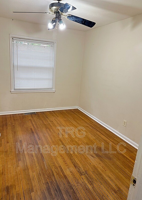 Building Photo - 1039 S Laura Ave