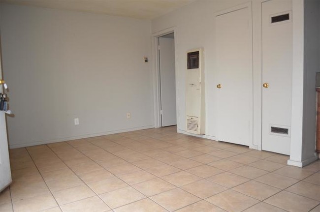 Building Photo - 2108 SW 51st St