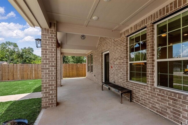 Building Photo - 24738 Roscommon Ln