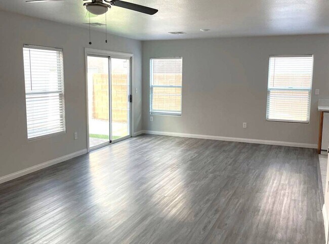 Foto del edificio - 7313 Ribbon Ridge Ave