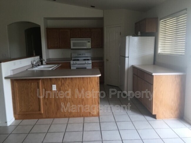 Building Photo - 7705 E Las Palmas Dr