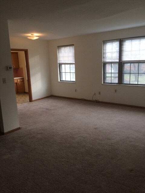 Primary Photo - 3730 Warrensville Center Rd