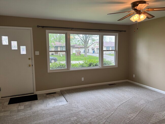 Building Photo - 374 Raritan Dr