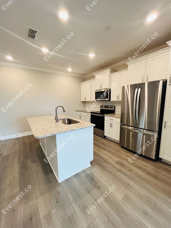 Building Photo - 2333 Fairchild Cir