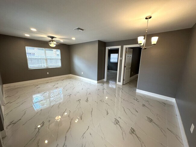 Building Photo - PIKUS Stanton (1285 S Alhambra Cir)