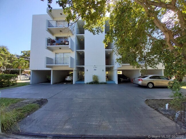 Building Photo - 1090 NE 129th St