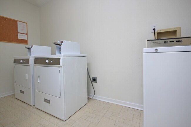 Lavandería (moneda) - Regency Park North