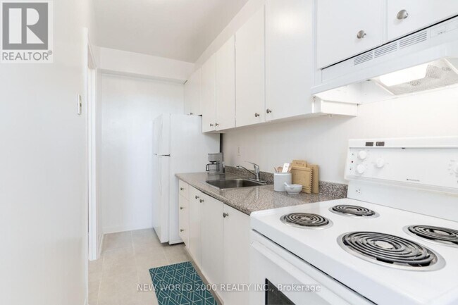 Building Photo - 485 Eglinton Ave E