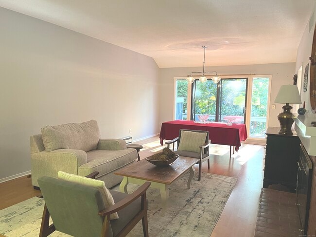 Building Photo - 1023 Heritage Vlg