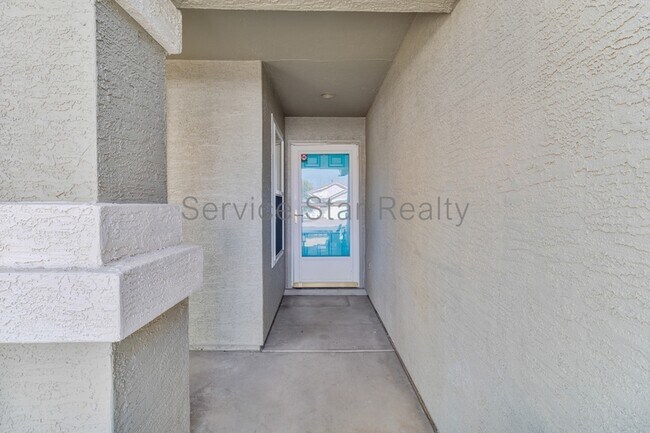 Building Photo - 2333 E Springfield Pl