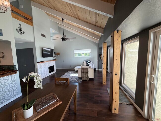 Building Photo - 462 Sunningdale Dr