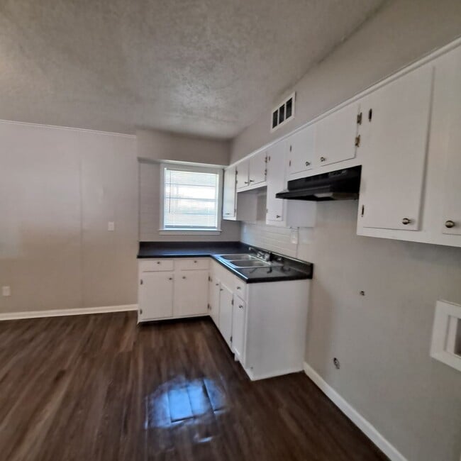 Building Photo - 4839 Applestone St