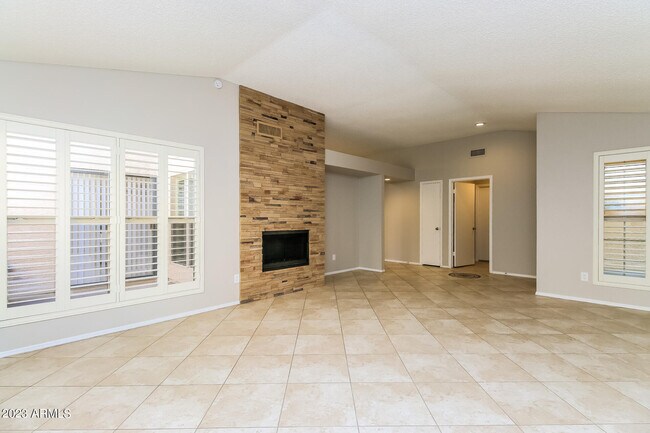 Building Photo - 5861 W Saragosa St