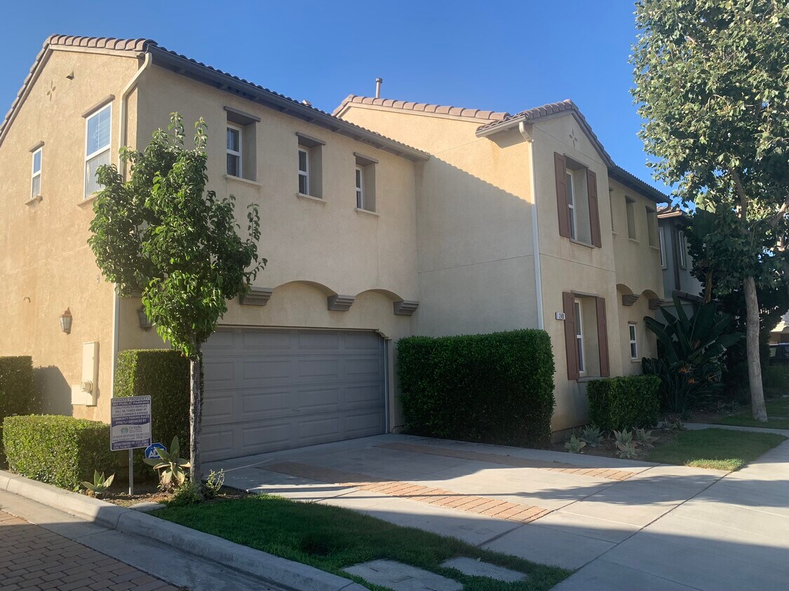 249 W Sparkleberry Ave Unit 0, Orange, CA 92865 Condo for Rent in