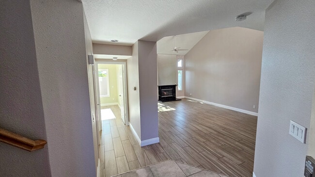 Entry - 18219 Hampton Ct