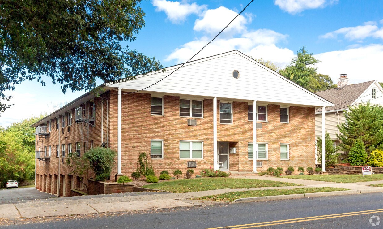 Phillippi Shores Village Apartments in Bloomfield, NJ