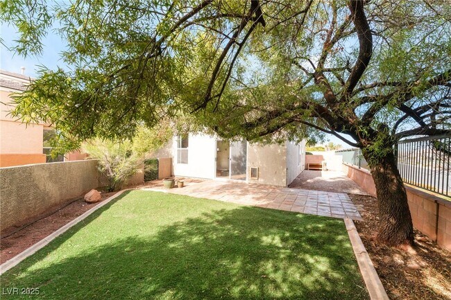 Foto del edificio - 704 Chase Tree St