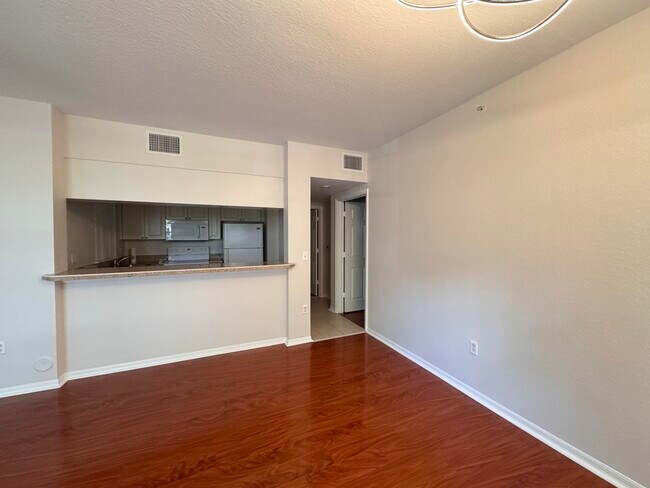 Foto del edificio - 6906 W Sample Rd