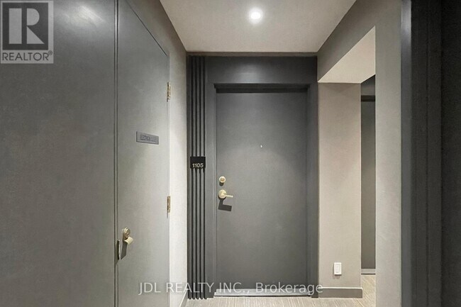 Photo du bâtiment - 905 Portage Pkwy