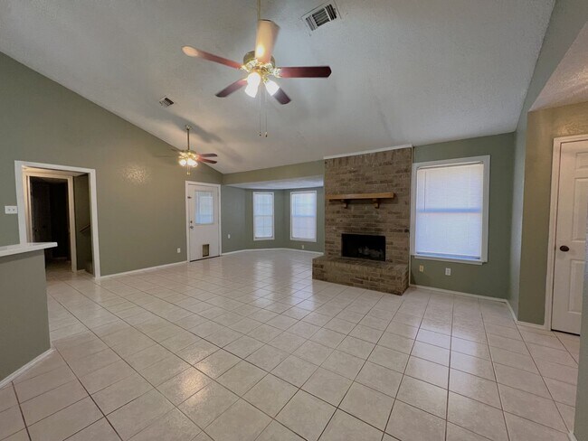 Building Photo - Charming 1/2/2 Two-Story in Irving with Fr...