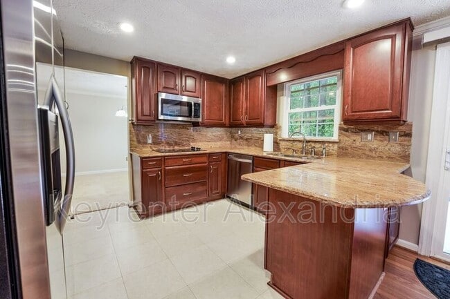 Building Photo - 6410 Kings Landing Rd