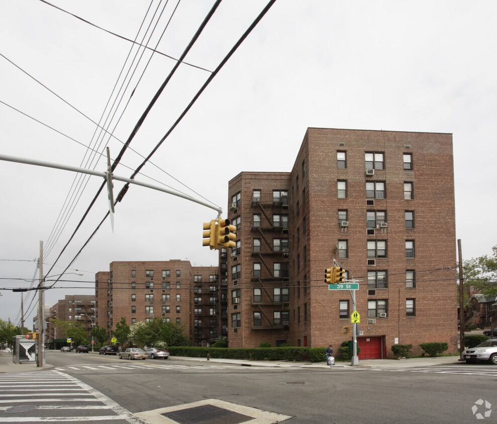 Primary Photo - 39-20 Greenpoint Ave