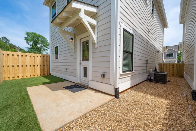 Building Photo - 145 Huntley Dr