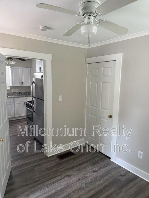 Building Photo - 154 W Madge Ave