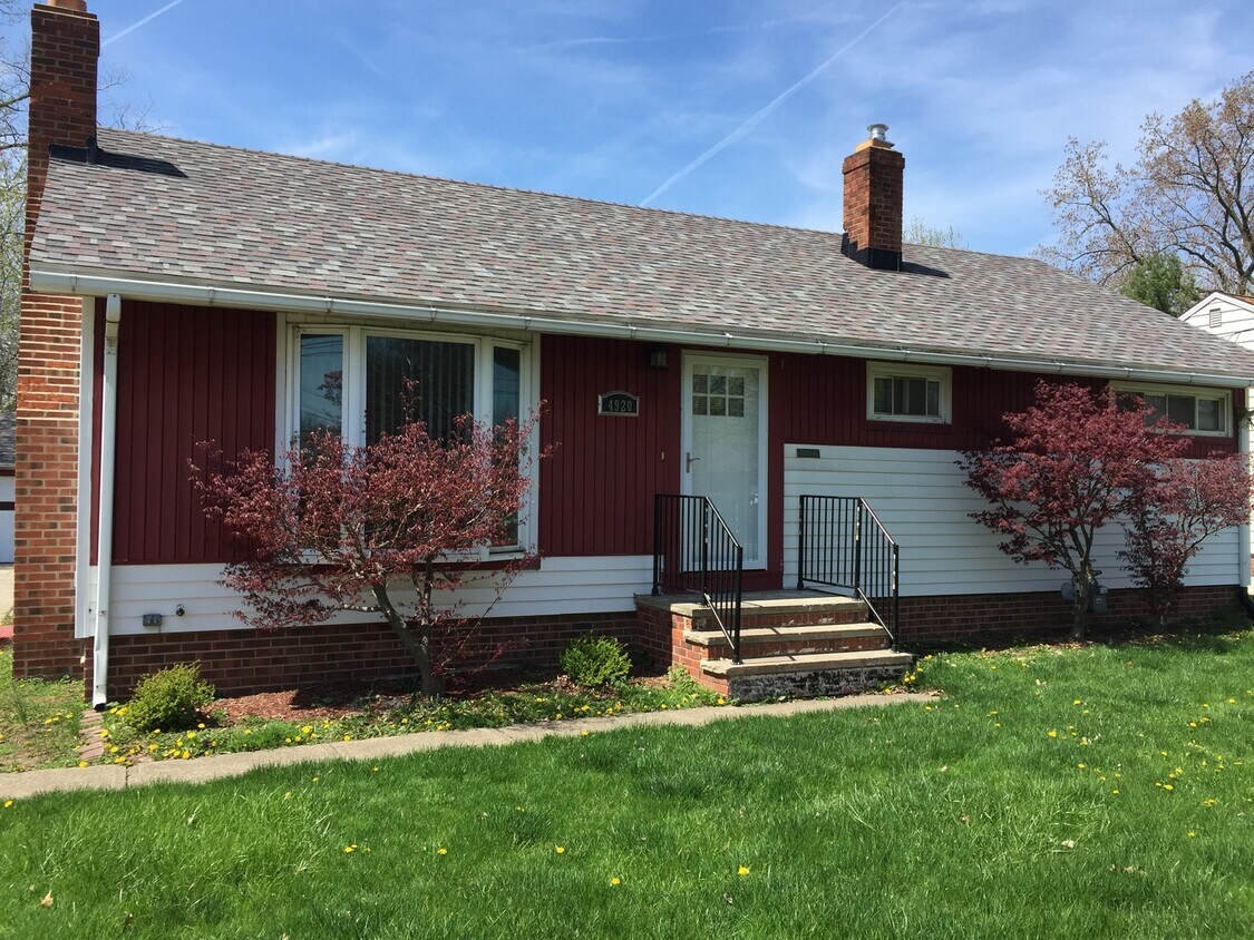 Foto principal - Beautiful 3-Bedroom Ranch available for im...