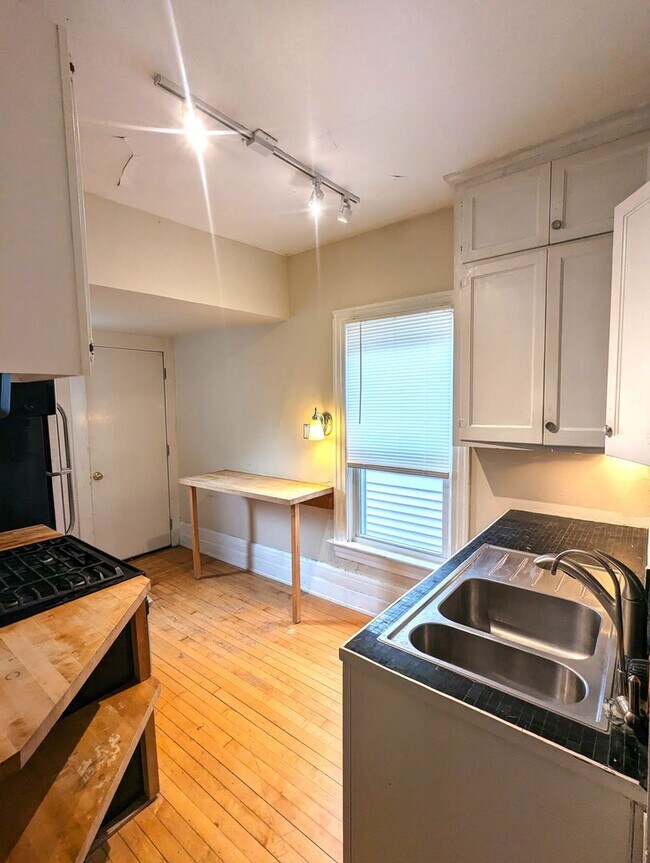 Foto del edificio - 3205 N Bartlett Ave