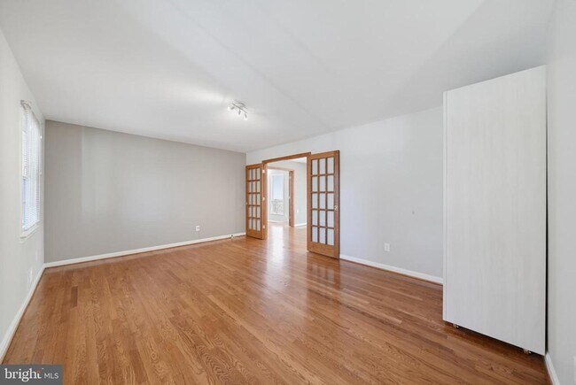 Foto del edificio - 16818 Briardale Rd