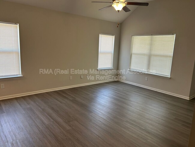 Building Photo - 156 Meadowbrooke Dr