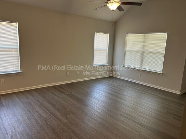 Foto del edificio - 156 Meadowbrooke Dr