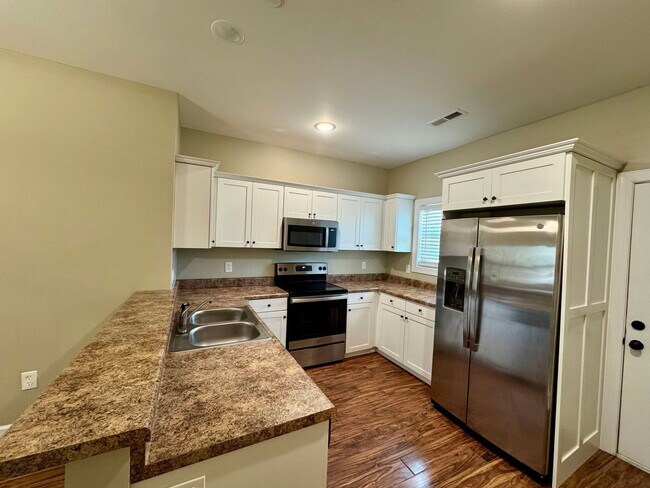Building Photo - 145 Bruin Dr