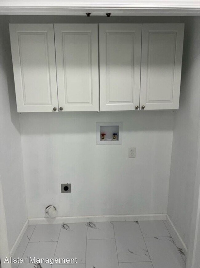 Building Photo - 5 br, 2 bath House - 475 Southwick Dr