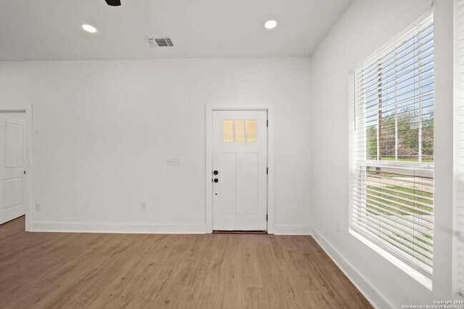 Foto del edificio - 725 Westfall Ave