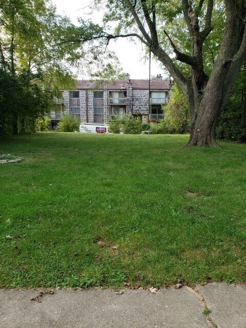 Building Photo - 3 bedroom, 2 bath House: Available August ...
