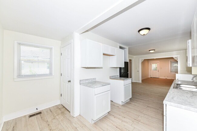 Foto del edificio - 1322 N Gale St