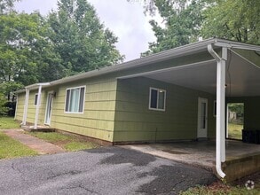 Building Photo - 3876 Peaks Rd