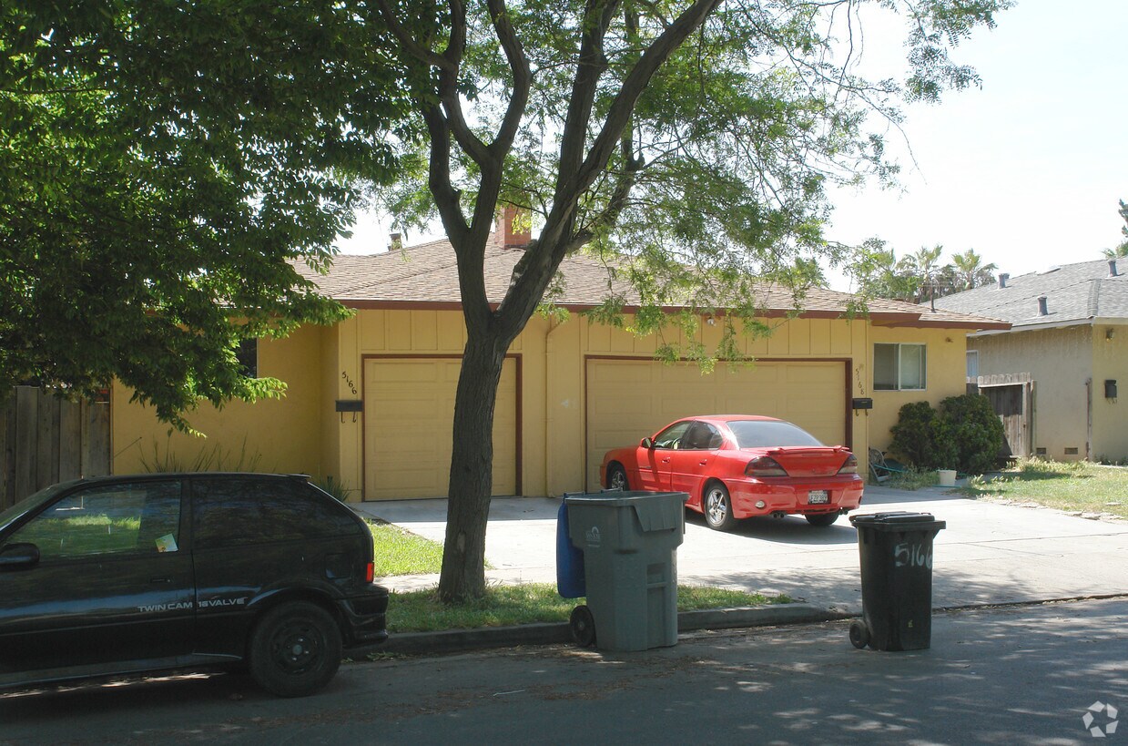 Foto del edificio - 5166-5168 Giusti Dr