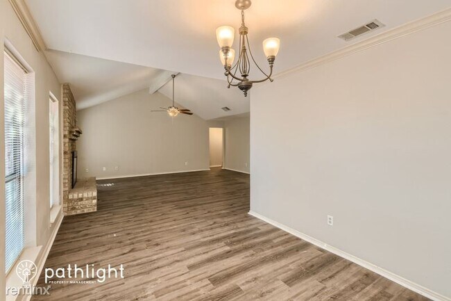 Foto del edificio - 3 br, 2 bath House - 309 SW Alsbury Blvd UNIT